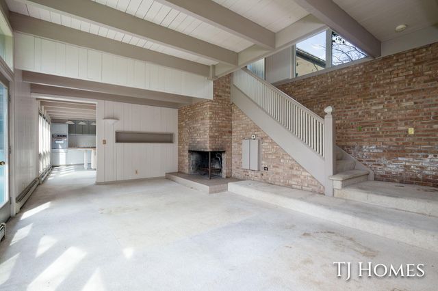 2914 Cascade Road Se, East Grand Rapids, MI 49506