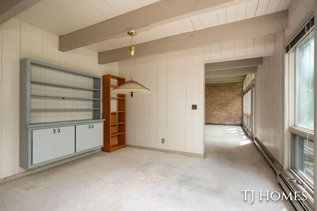 2914 Cascade Road Se, East Grand Rapids, MI 49506