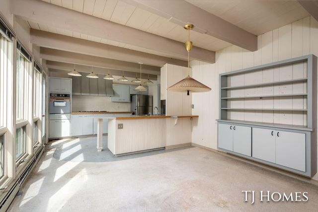 2914 Cascade Road Se, East Grand Rapids, MI 49506