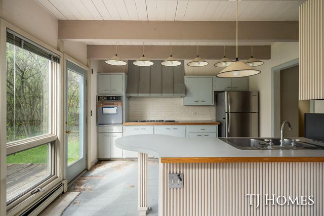 2914 Cascade Road Se, East Grand Rapids, MI 49506
