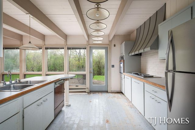 2914 Cascade Road Se, East Grand Rapids, MI 49506