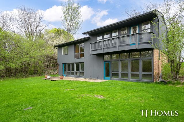 2914 Cascade Road Se, East Grand Rapids, MI 49506