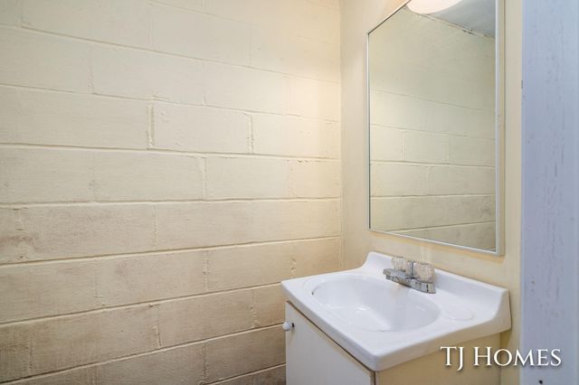 2914 Cascade Road Se, East Grand Rapids, MI 49506