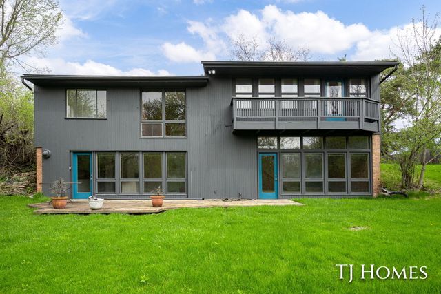 2914 Cascade Road Se, East Grand Rapids, MI 49506