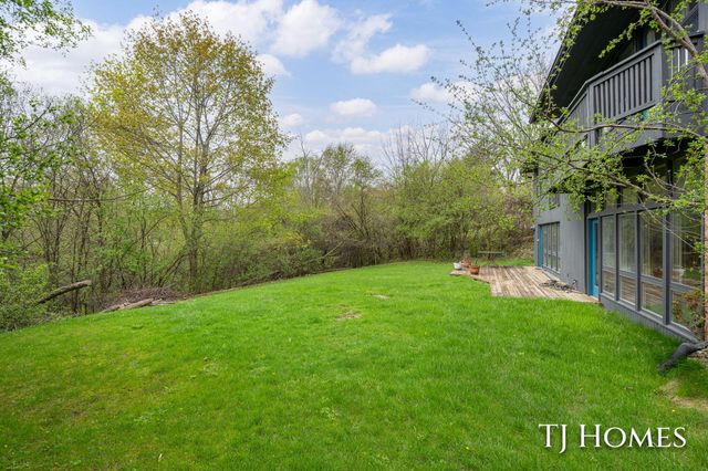2914 Cascade Road Se, East Grand Rapids, MI 49506