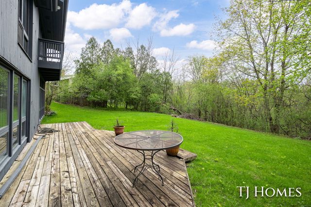 2914 Cascade Road Se, East Grand Rapids, MI 49506