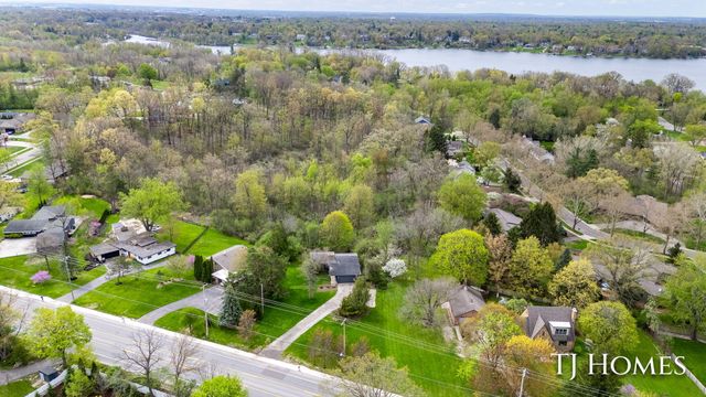 2914 Cascade Road Se, East Grand Rapids, MI 49506
