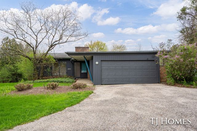 2914 Cascade Road Se, East Grand Rapids, MI 49506