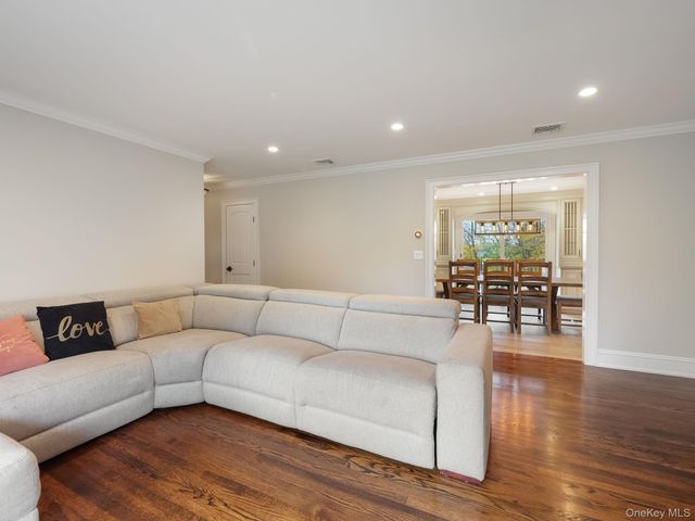 168 N Lincoln Street, Pearl River, NY 10965