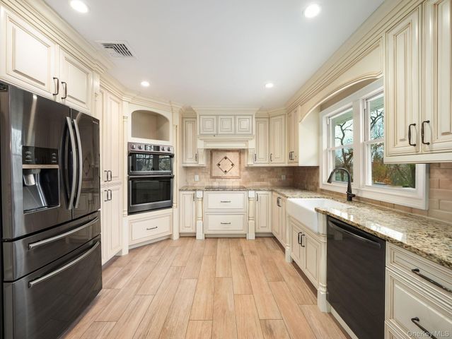 168 N Lincoln Street, Pearl River, NY 10965