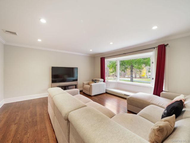 168 N Lincoln Street, Pearl River, NY 10965