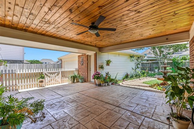 1226 Martinez Court, Friendswood, TX 77546