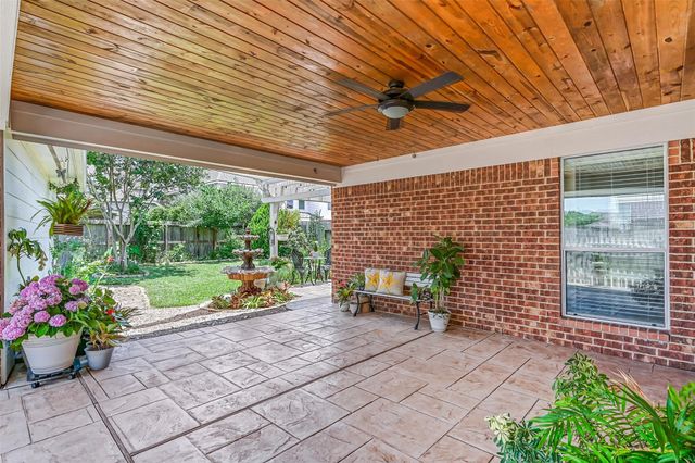 1226 Martinez Court, Friendswood, TX 77546