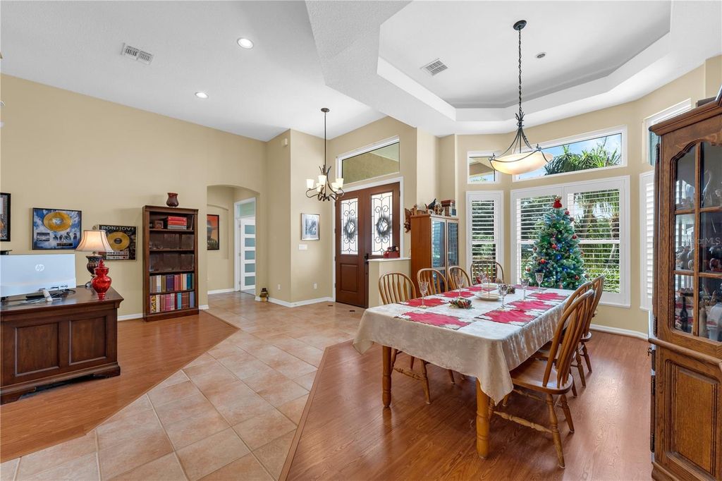 Image 5 of property listing at 9107 IVEY HILL COURT, Orlando, FL 32819