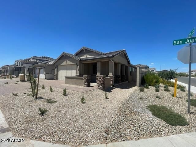 8746 W SAN JUAN Avenue, Glendale, AZ 85305