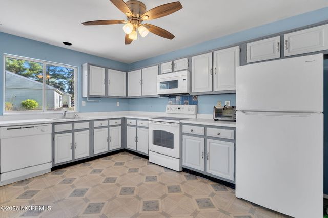 549A Mayfair Road, Manchester, NJ 08759