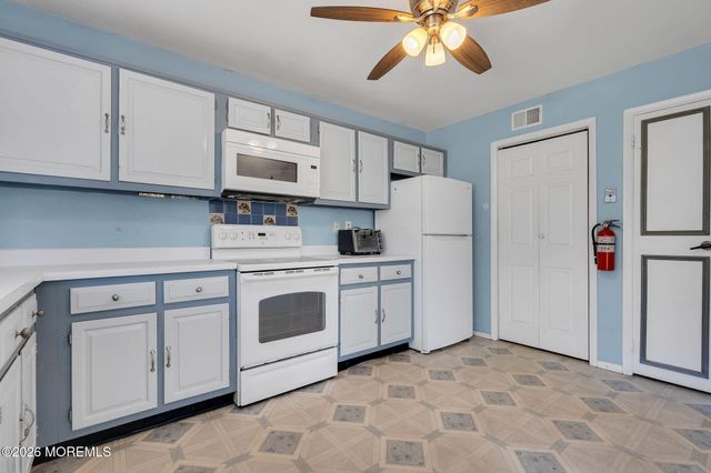 549A Mayfair Road, Manchester, NJ 08759