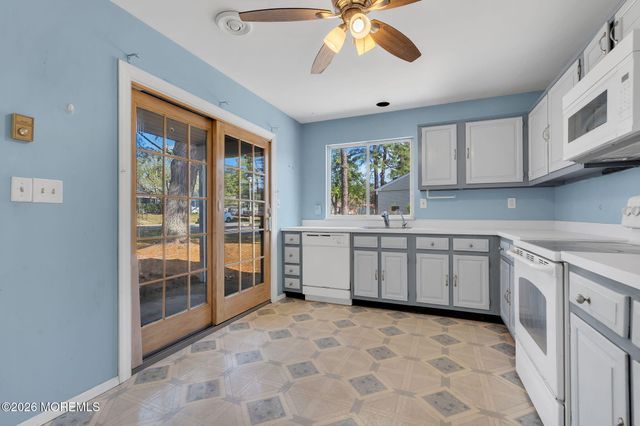 549A Mayfair Road, Manchester, NJ 08759