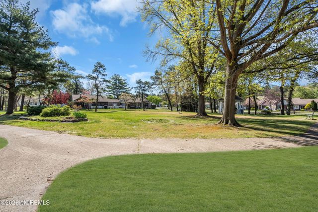 549A Mayfair Road, Manchester, NJ 08759