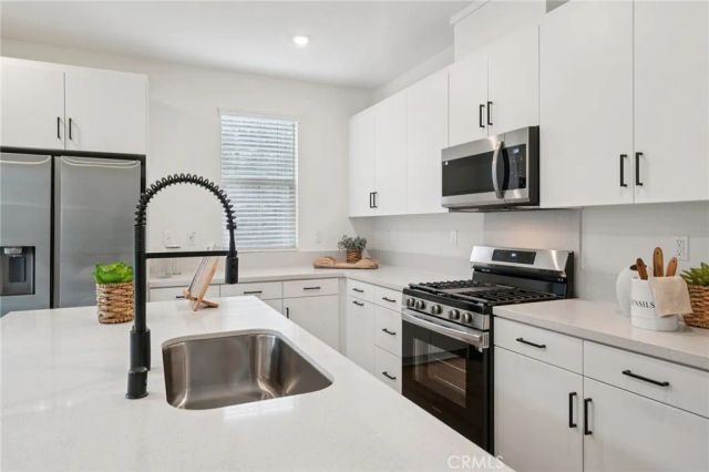 15909 Blue Copper Way, Fontana, CA 92336