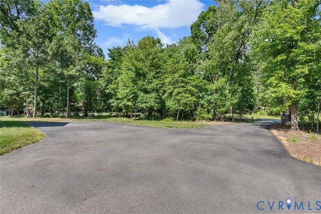 9400 Woodpecker Rd, Chesterfield, VA 23838