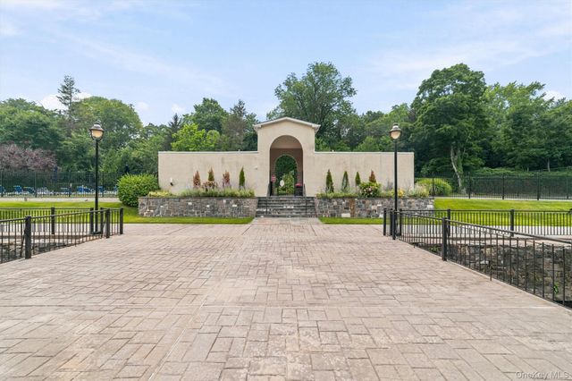 1 Scarsdale Road 202, Tuckahoe, NY 10707