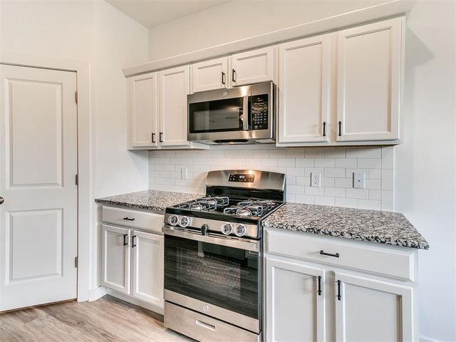 4592 Kensington Way, Edmond, OK 73025