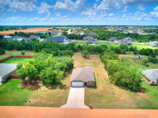 4592 Kensington Way, Edmond, OK 73025