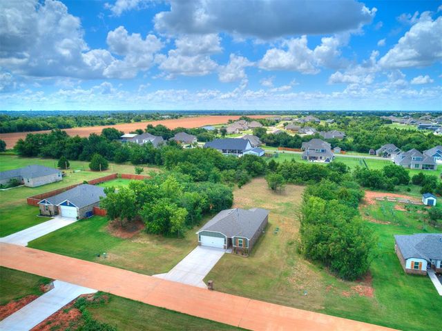 4592 Kensington Way, Edmond, OK 73025