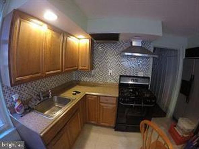 105 N 35TH ST, Philadelphia, PA 19104