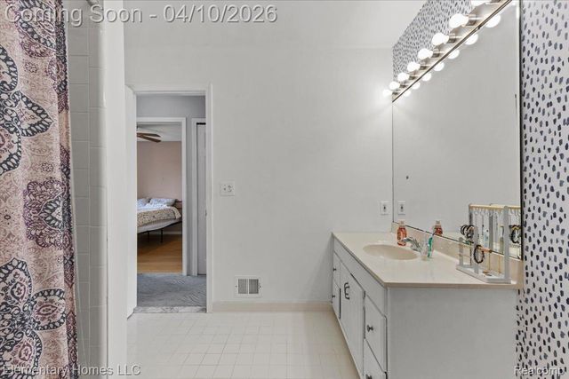 53771 N Foster Road, Chesterfield Township, MI 48051