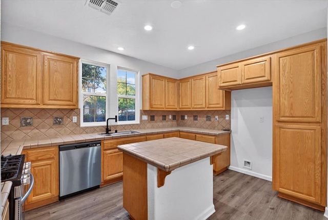 4979 Kokomo Dr, Sacramento, CA 95835