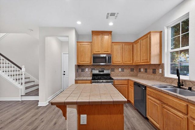 4979 Kokomo Dr, Sacramento, CA 95835