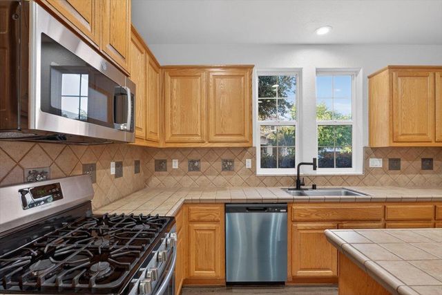 4979 Kokomo Dr, Sacramento, CA 95835