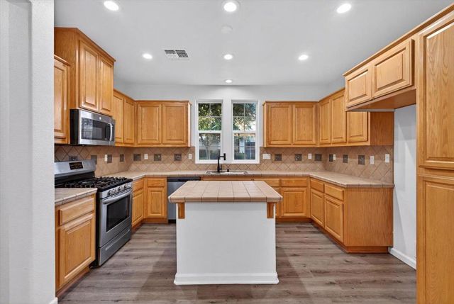 4979 Kokomo Dr, Sacramento, CA 95835