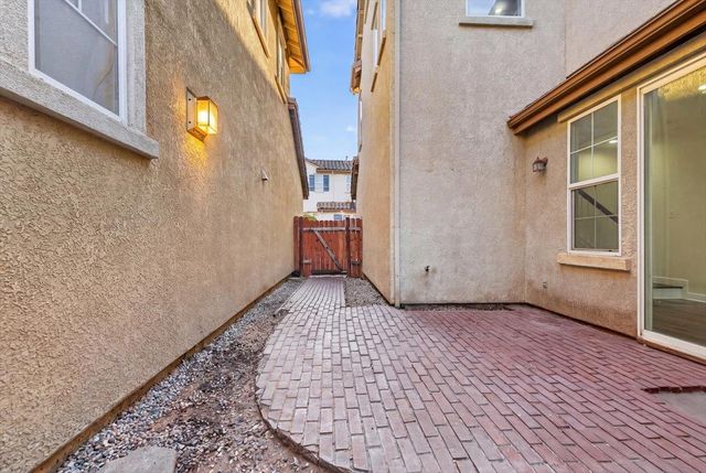 4979 Kokomo Dr, Sacramento, CA 95835