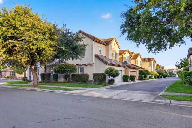 4979 Kokomo Dr, Sacramento, CA 95835