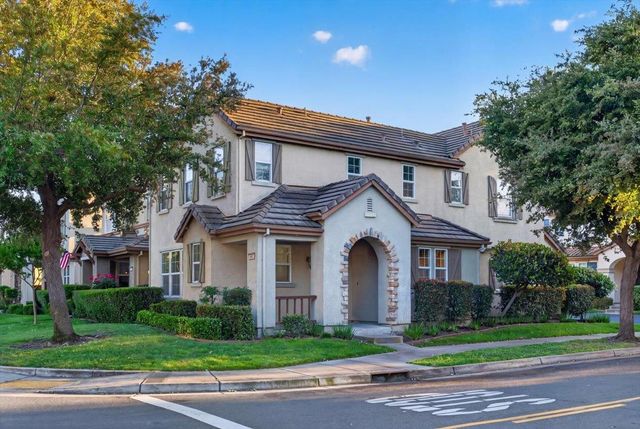 4979 Kokomo Dr, Sacramento, CA 95835