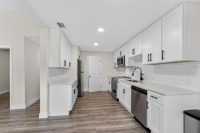 2525 W BEACH STREET, Tampa, FL 33607