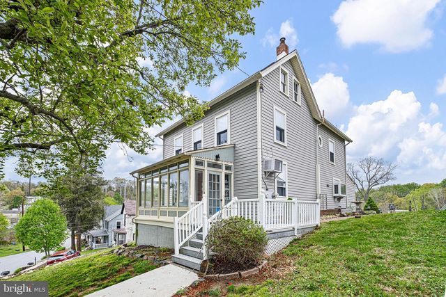 10 CONVENT RD, Aston, PA 19014