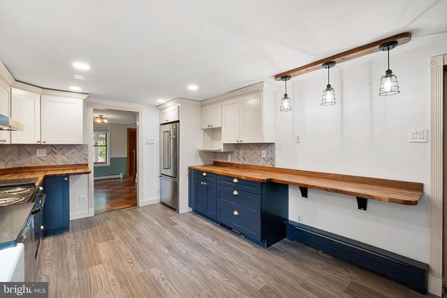 10 CONVENT RD, Aston, PA 19014