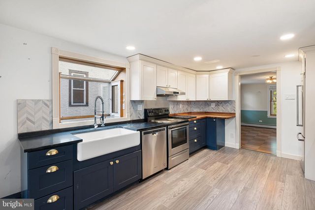 10 CONVENT RD, Aston, PA 19014