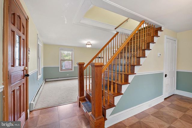 10 CONVENT RD, Aston, PA 19014