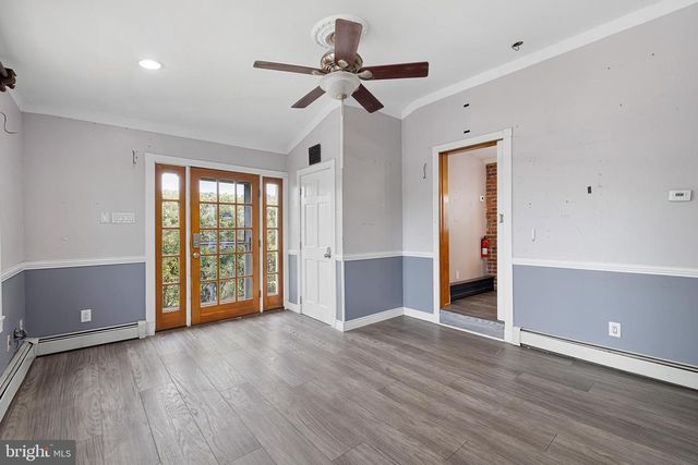 10 CONVENT RD, Aston, PA 19014