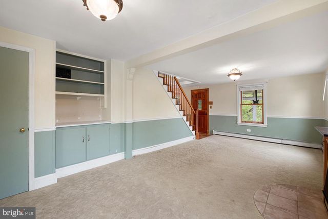 10 CONVENT RD, Aston, PA 19014