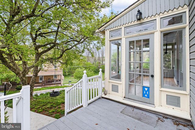 10 CONVENT RD, Aston, PA 19014