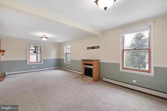 10 CONVENT RD, Aston, PA 19014