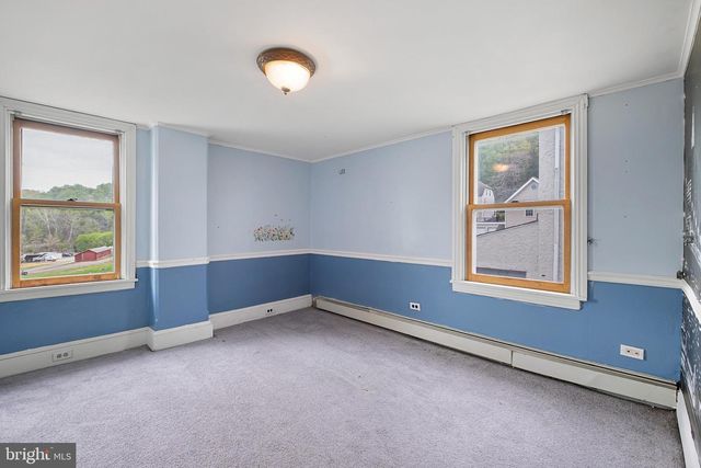 10 CONVENT RD, Aston, PA 19014