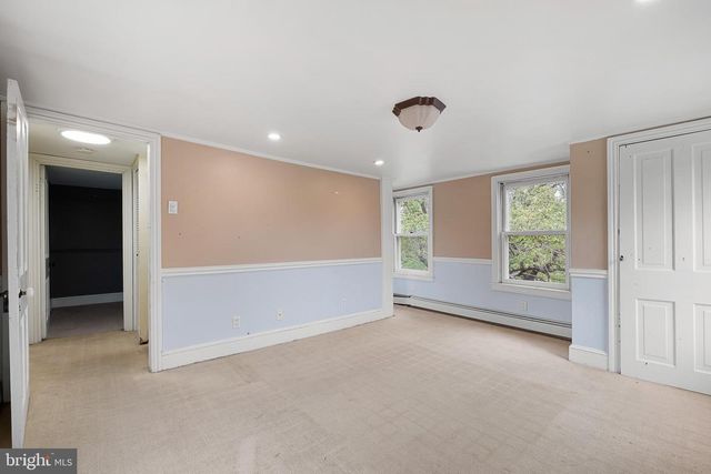 10 CONVENT RD, Aston, PA 19014