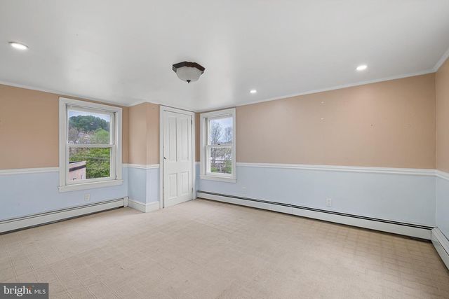 10 CONVENT RD, Aston, PA 19014